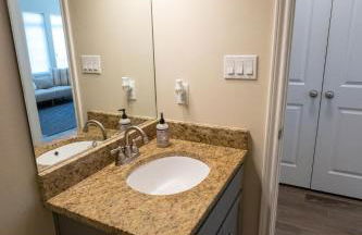 Fabulous King Size Bed in a Gated Neighborhood! - Foto 24