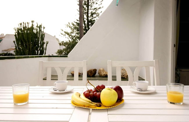 Suitur beachfront duplex with pool and sea views - Photo 25