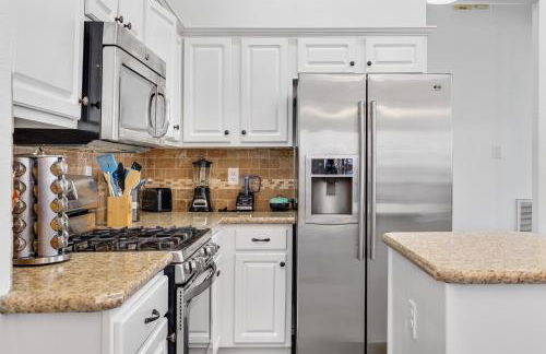 Frisco Escape Oasis Home w/Spa - Foto 19