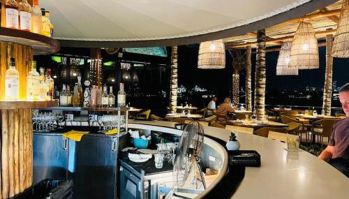 Stunning Views 2BD Condo at Hotel w Pool, Bar - Foto 5