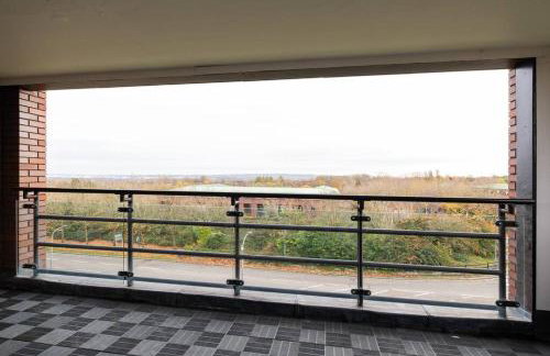 Luxury 2 bed, Central, Free Parking, Smart TV By Valore Property Services - Photo 23