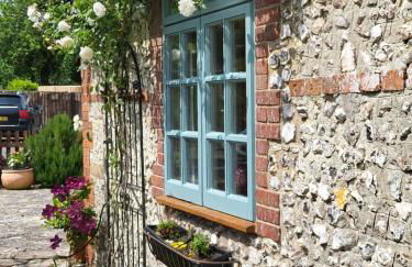 Escape the Ordinary - Photo 9