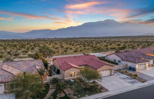 Views, Gameroom, Saltwater Pool & Hot tub, Firepit by MariamsBnb - Foto 15