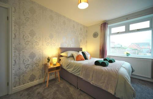 Luxury Bungalow, 3 bedrooms, 5 beds, sleeps 8, transport links, parking, Wi-Fi - Foto 17