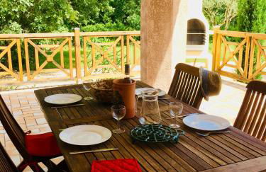 SOUS UN OLIVIER Gîte Le Chêne, au calme avec climatisation et piscine - Foto 5