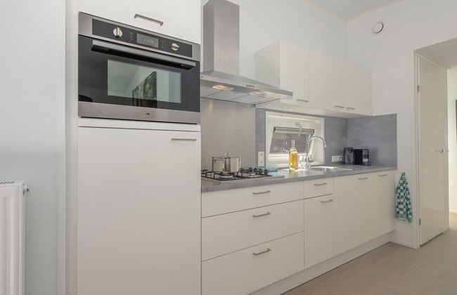 Modern Lodge With Dishwasher, Near Helmond - Photo 9