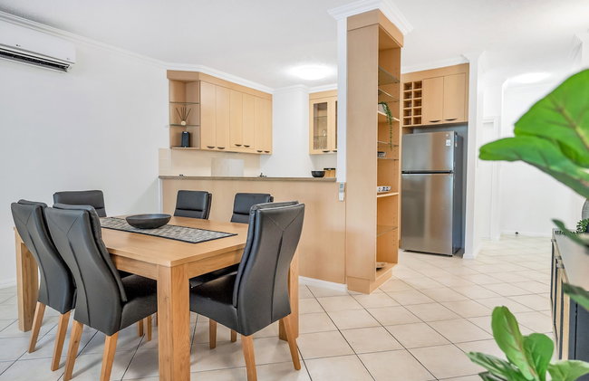 Spacious 3-beds w Direct Access to Pool - Photo 6