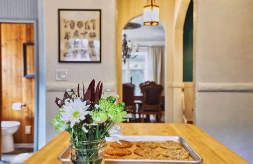 Historic Tudor Home, Heated Pool - Photo 28