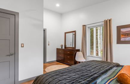 Peaceful Treehouse-Style Stay with Sauna Fire Pit Forest Views Near the Coast The Treehouse by AvantStay - Foto 22