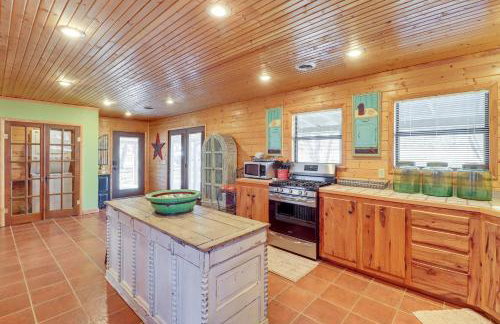 Spacious Cabin with Private Dock on White River! - Foto 10