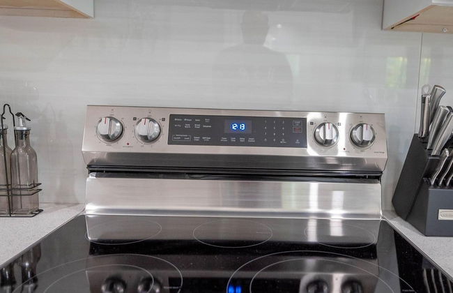 Uhost AI Stylish 1BR Bright Space w Patio - Foto 15