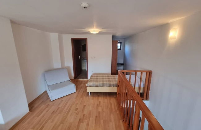 1 Bed Homey Two Floor Apartment - 200mbps Wi-fi! - Photo 4