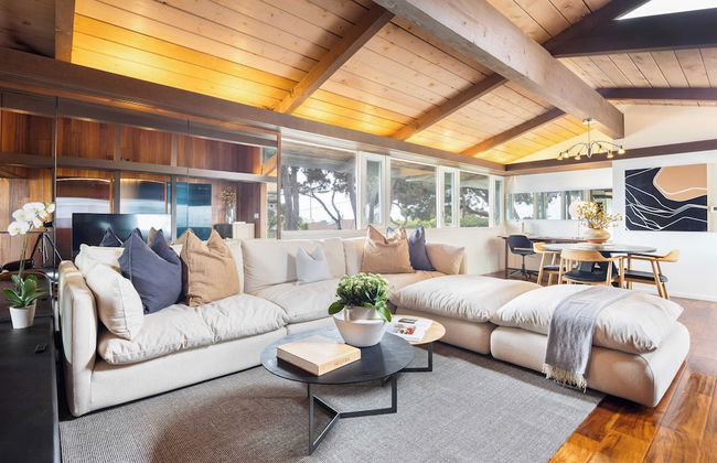 La Jolla Mid-century by Avantstay Private Pool, Outdoor Living + Ocean Views - Photo 2