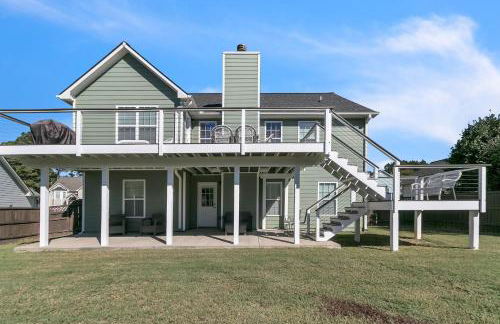 Modern 6BR Haven with Playroom, Gym & Deck! home - Photo 32