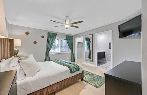 Luxury 5BR Retreat Pool Hot Tub Gym 7000sqf - Foto 26