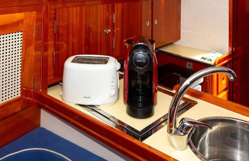 Stunning Boat 2 BEDROOMS, WC, high ceiling - Photo 7