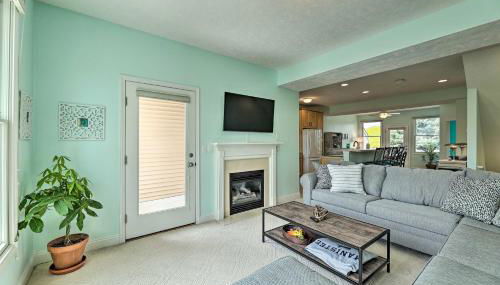 Bright Manistee Condo with Beach and Pool Access! - Foto 5