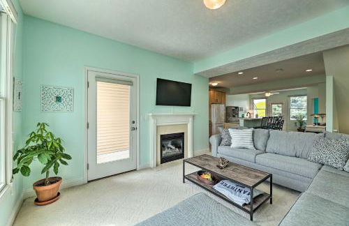 Bright Manistee Condo with Beach and Pool Access! - Foto 5