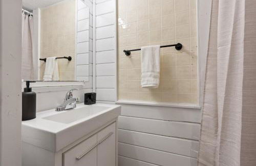 Quaint Lakeview Getaway Trails & Town at Your Doorstep - Foto 14