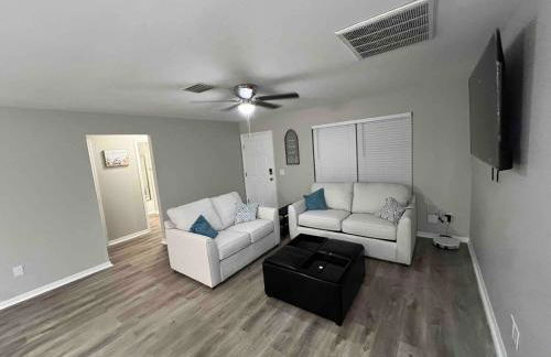 Get cozy in this Renovated home by the Villages - Foto 1