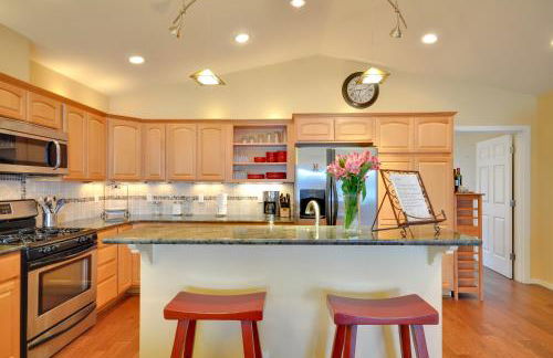 Waterfront Oregon Abode with Balcony and Ocean Views! - Foto 14