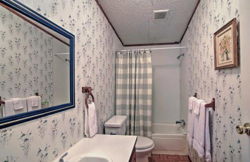 Spacious Utopia Family Home w/ Hill Country Views - Foto 17