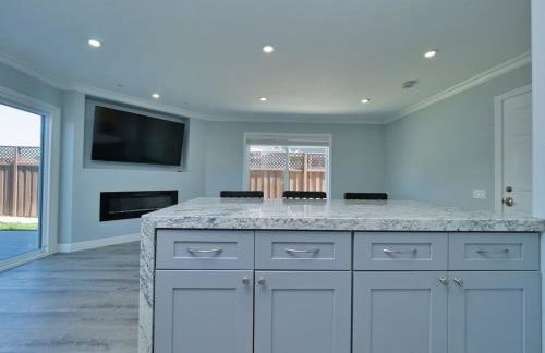 Renovated 5 Bd 3 Ba AC Private Deck Lawn - Foto 52