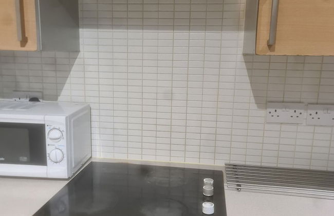 Remarkable 1-bed Apartment in Romford - Photo 17