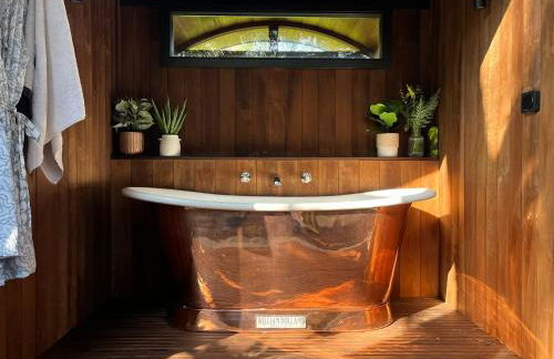 Chez Marguerite Shepherd's Hut with Private Sauna, Outside Bath - Photo 4