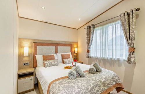 Binky Lodge Stylish Cosy 3-Bedroom Holiday Lodge Hoburne Naish Barton on Sea - Photo 4