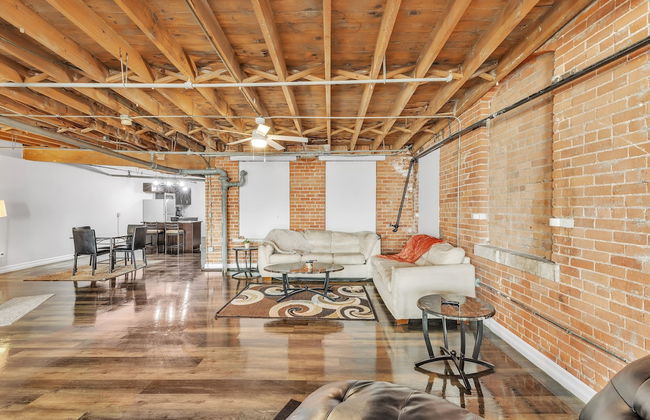 Stylish Chic Retreat At Lafayette Lofts 1 Bedroom Apts by RedAwning - Foto 13