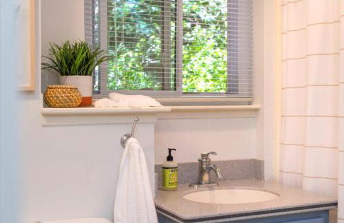 Summit Sanctuary! Redwoods! Fire Table!! BBQ Grill! Fast WiFi!! Dog Friendly! - Foto 23