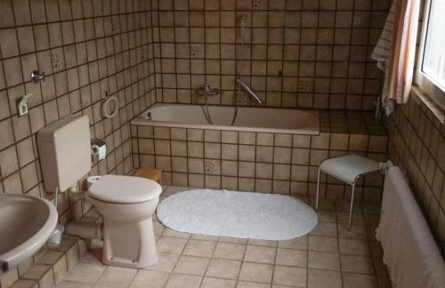 Entire house, quiet city location, garden, parking - Photo 28