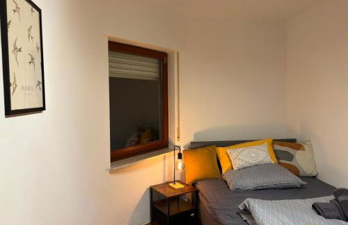 Frankfurt Work and Rest- 4 Bedrooms- 2 WCs- free Parking- 5 Queen size beds- Fast WiFi- roller shutters - Foto 31