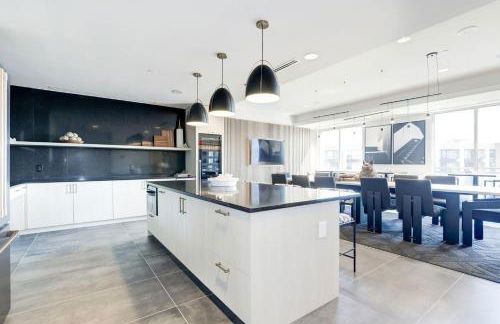 Stylish 2BR Haven - Minutes from DC & Airport - Foto 43