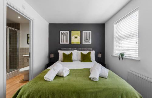 Caboose Stays - Bury St Edmunds - Modern 4 Bed townhouse close to centre and major transport links - Fast Wifi - Parking - Business and Contractors - Foto 7