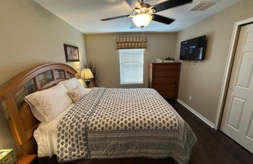 An Incredible Vacation Home with Saltwater Pool! - Foto 40