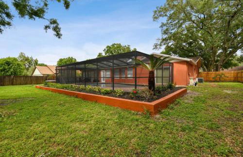 Red Royalty Pool, King Bed, Yard - Foto 1