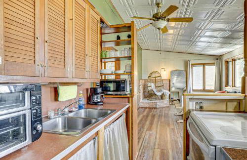 Less Than 1 Mi to Tuttle Creek Lake Cabin with 2 Kayaks! - Foto 10