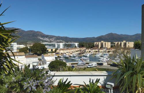 Atico of 3 rooms, total 130m² just for you with a 60 m² terrace, swimming pool, mountain and marina view. - Photo 22