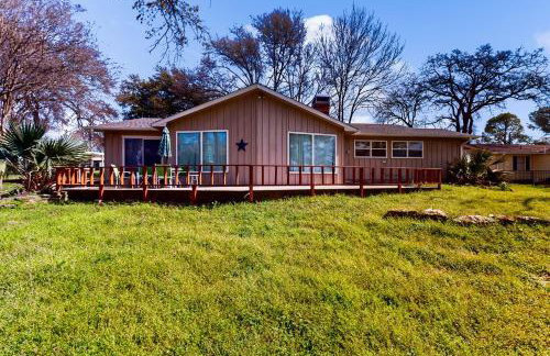 Laid-Back Lake House with Wraparound Deck - Foto 20