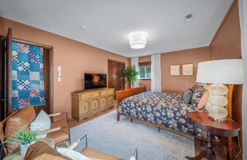 Big Yard Family Getaway - Pets OK - Grill and Hike - Foto 2