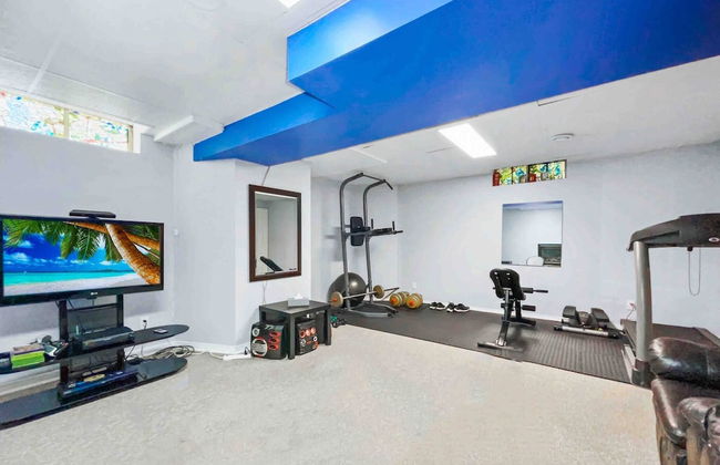 Spacious Family Home Close To Downtown With King Bed Num1 - Photo 12