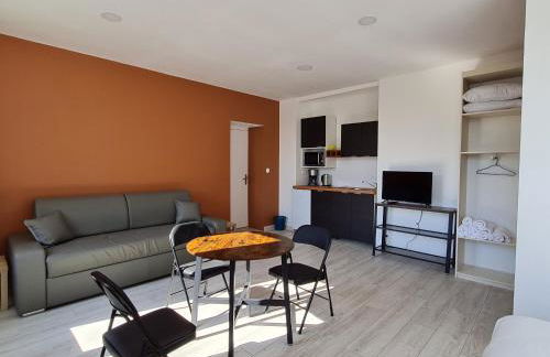 Gîte lumineux 2-4 pers. avec terrasse et restaurant sur place - FR-1-585-92 - Foto 6