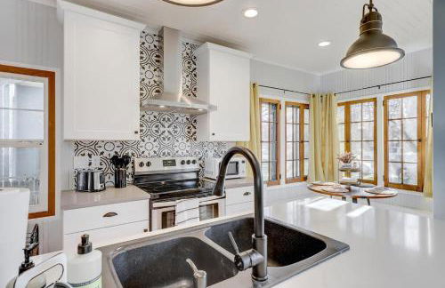 Cozy North End Farmhouse Easy walk to Downtown - Photo 11