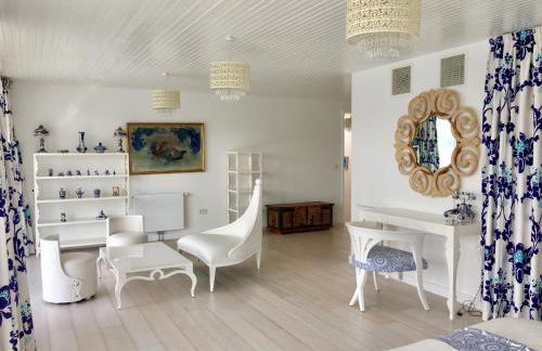 Luxury Lakeside House at Lakes by Yoo - Photo 17