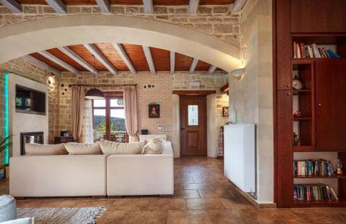 Saridakis Villa, Multi-Generational Escape & Pool, By ThinkVilla - Foto 21