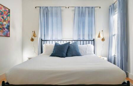 Chic 4BR with Fenced Yard, Walk to Dining, Parking, 5 Mins to Nissan Stadium, Less than 10 Mins to Broadway, Workspace, Parking, 24 Hr Hospitality, Great for Families - Foto 21