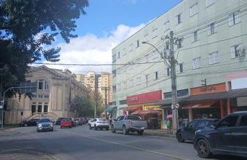 Apartamento 222 Pé na Praça 1 vaga Garagem 5 hóspedes - Foto 4