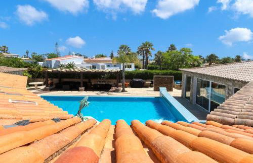 Golfinhos - MAGNIFICENT & SPACIOUS 5 BEDROOM VILLA - Foto 120